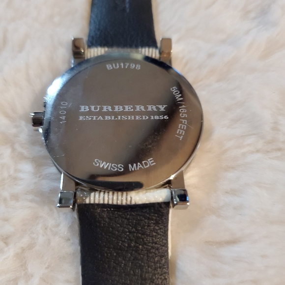 Burberry
Smoked Check Round Ladies Watch
Model BU1 - Picture 3 of 4
